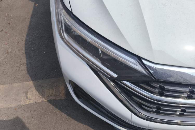 Used Volkswagen Sagitar 2023 300TSI DSG Excellence Edition Right Front Headlight