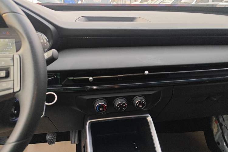 Used Wuling Alvez 2022 1.5L Manual Free-Style Model