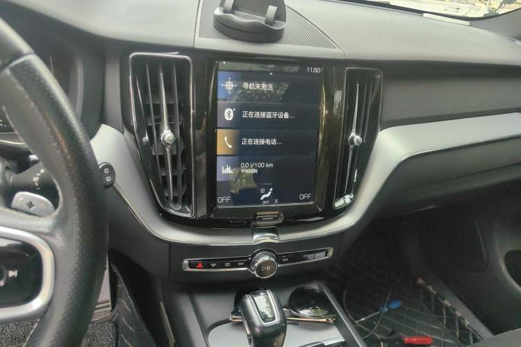 Used Volvo XC60 2018 T5 4x4 Smart & Sporty Edition Audio And AC Panel