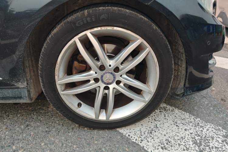 Used Mercedes-Benz C-Class 2013 C 260 Elegant Grand Edition Right Front Wheel Hub