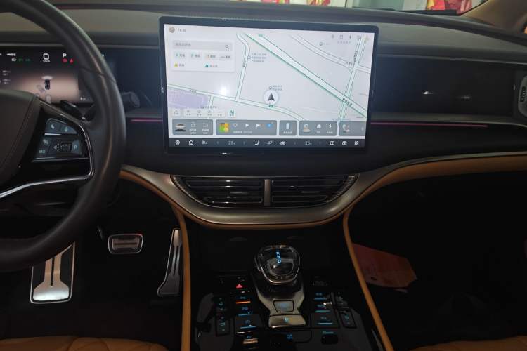 Used Denza D9 2025 DM-i Intelligent Drive 1020 Four-Wheel Drive Flagship Model