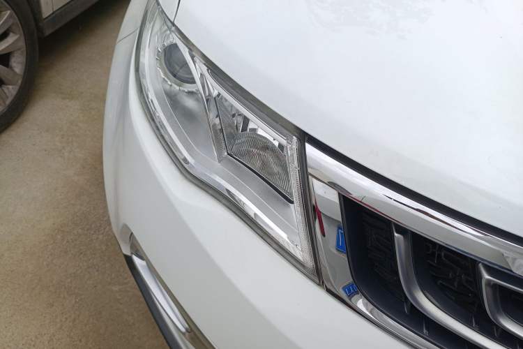 Used Geely Auto Emgrand X7 Sport 2016 1.8TD Automatic ZhiShang Model Right Front Headlight