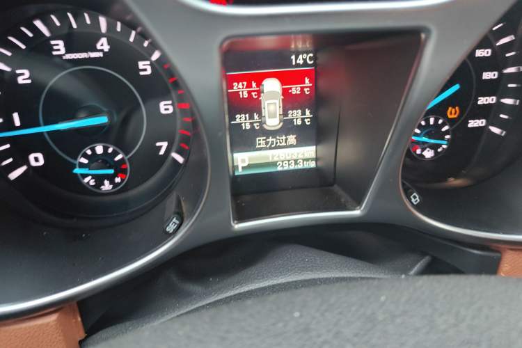 Used JMC Yusheng S330 2016 1.5L GTDi Automatic Two-Wheel Drive Prestige Edition Odometer Close Up