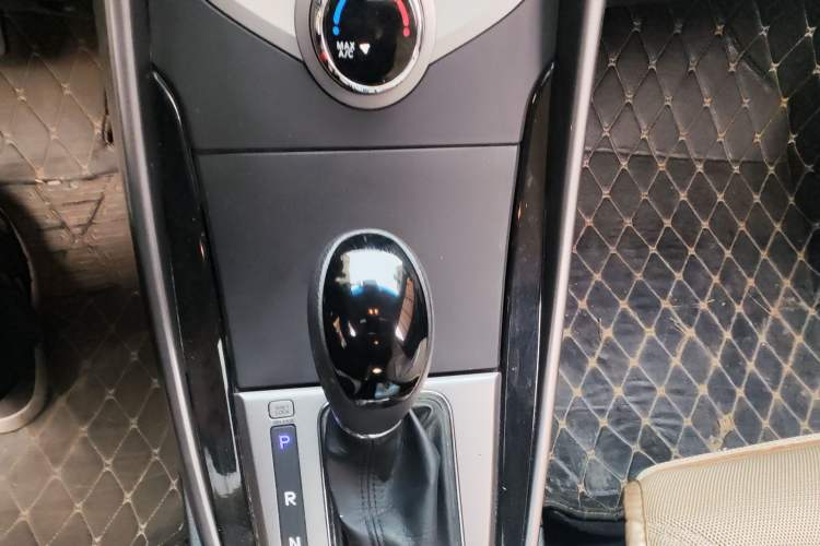 Used Hyundai Elantra (5th Generation / Langdong) 2013 1.6L Automatic Leading Model Gear Lever