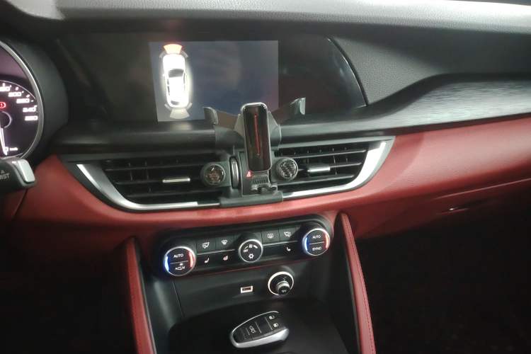 Used Alfa Romeo Stelvio 2017 2.0T 200HP Luxury Edition