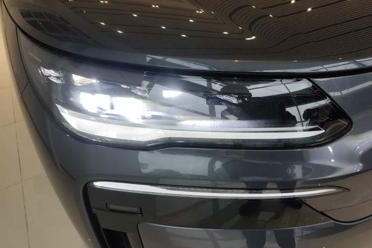 Used Denza N9 2025 Prestige Version Right Front Headlight