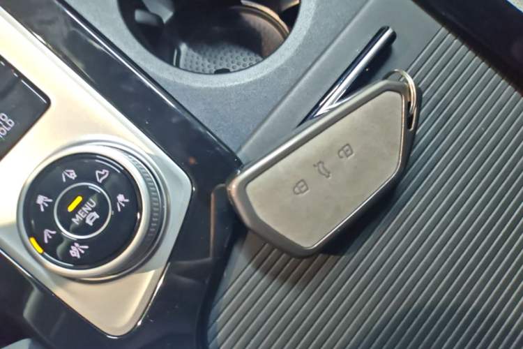 Used Volkswagen Tavendor 2023 380TSI Four-Wheel Drive R-Line Cruise Edition Vehicle Key