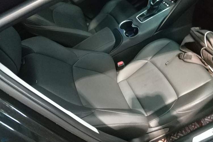 Used Toyota Venza 2023 2.0L CVT Two-Wheel Drive Luxury Edition Right Front Seat