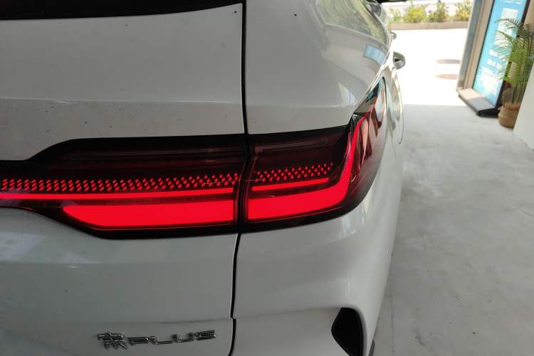Used BYD Song PLUS New Energy 2025 DM-i 112KM Prestige Model Right Rear Taillight