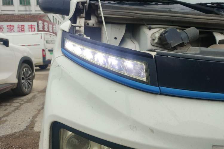 Used Farizon Xingxiang V 2022 Star Enjoy V6E Long Wheelbase Ningde 38.64 kWh Right Front Headlight