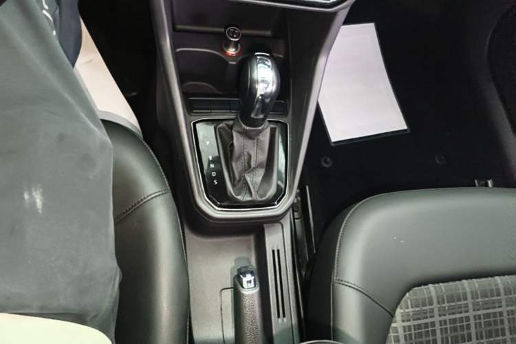 Used Volkswagen Jetta 2019 Dream Edition 1.5L Automatic Comfort Version Gear Lever