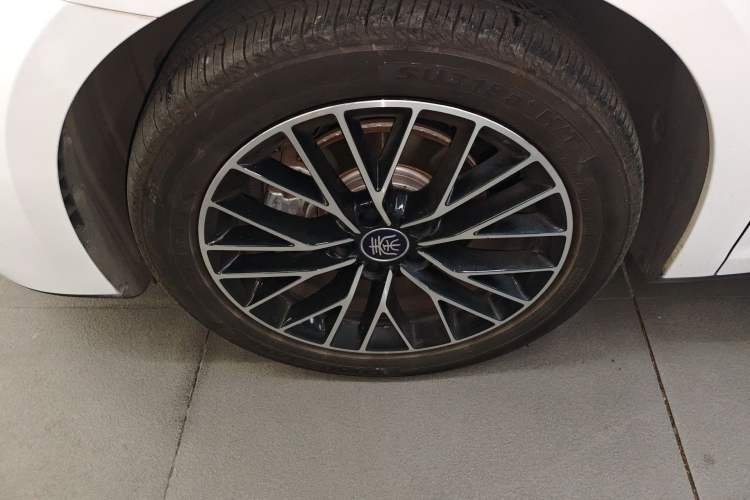 Used BYD Qin L 2024 DM-i 120KM Excellence Model Left Front Wheel Hub
