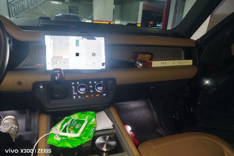 Used Land Rover Defender 2025 110 3.0T P400 – Dynamic HSE Audio And AC Panel