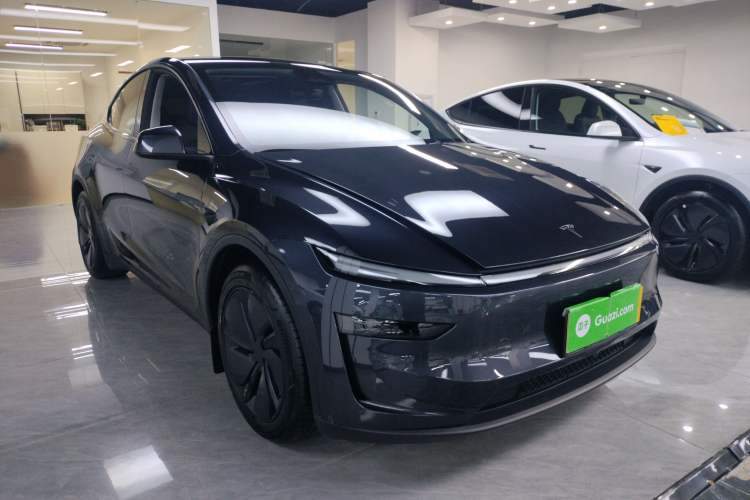 Used Tesla Model Y 2025 Long-Range All-Wheel Drive First Edition
