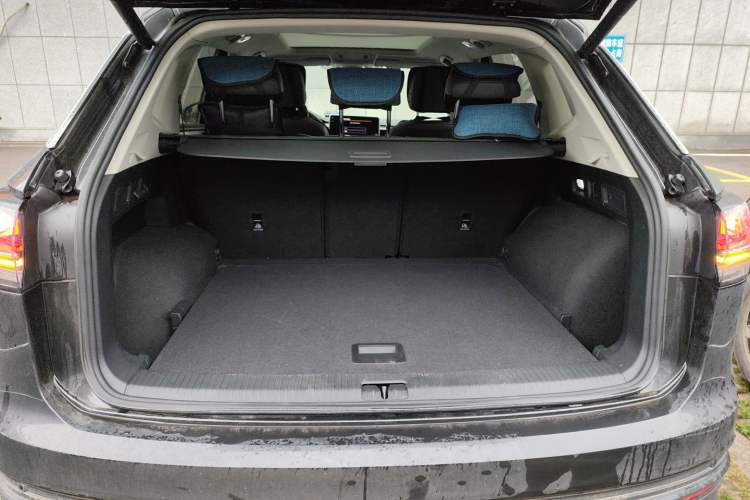 Used Volkswagen Tayron 2023 280TSI Two-Wheel-Drive Luxury Plus Advanced Version Trunk