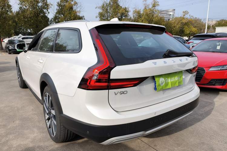 Used Volvo V90 2024 Cross Country B5 AWD Prestige Edition