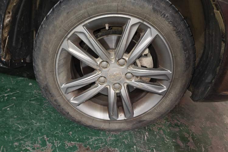 Used Geely Auto Emgrand 2017 Sedan Million Edition 1.5L Manual Upward Connect Version Right Front Wheel Hub