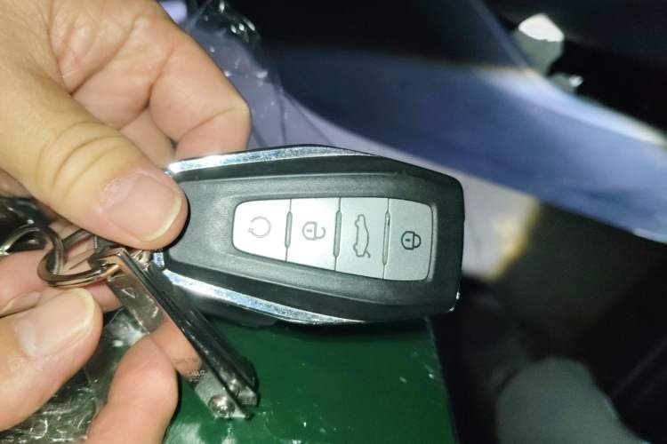 Used Geely Auto Haoyue 2022 1.8TD Automatic Prestige 7-Seater Vehicle Key