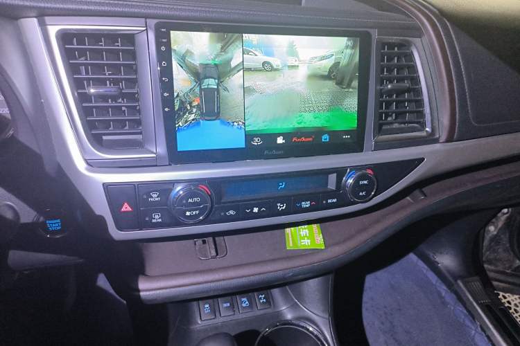 Used Toyota Highlander 2018 2.0T Four-Wheel Drive Luxury Edition 7 Seats China V Emission Standard Audio And AC Panel