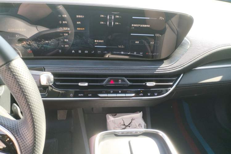 Used Buick LaCrosse 2024 28T Luxury Edition Audio And AC Panel