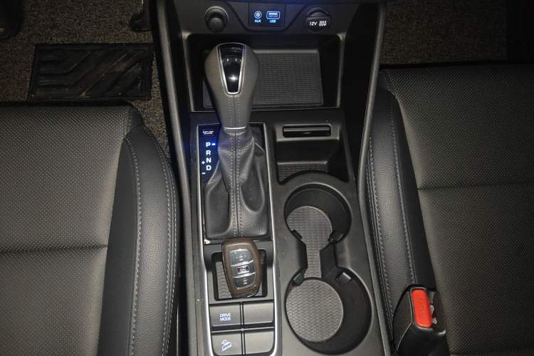 Used Hyundai Tucson 2018 1.6T Dual-Clutch Two-Wheel Drive 15th Anniversary Special Edition Gear Lever