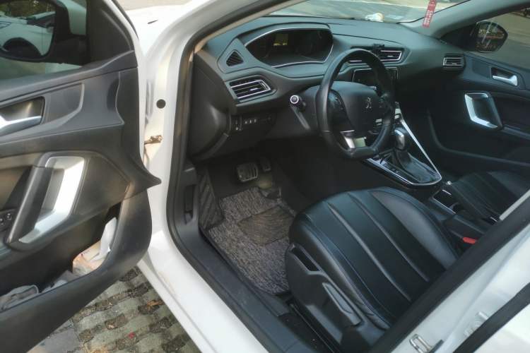 Used Peugeot 308 2019 1.6L Automatic Luxury Version China V Standard Driver Seat