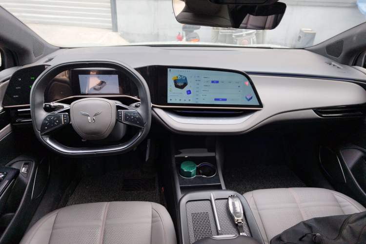 Used Hongqi EH7 2025 600 Smart Selection Edition
