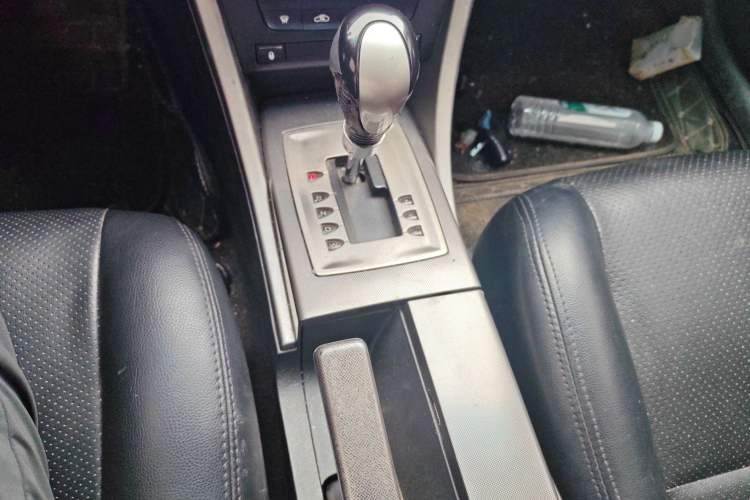 Used MG 6 2013 Hatchback 1.8L Automatic Drive Value Edition Gear Lever