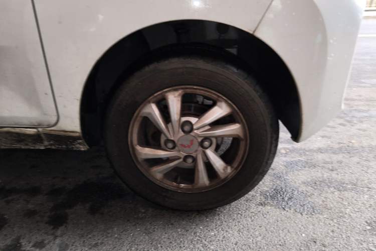 Used Wuling Hongguang MINIEV 2021 Macaron Fashion Edition Lithium-Ion Battery Right Front Wheel Hub