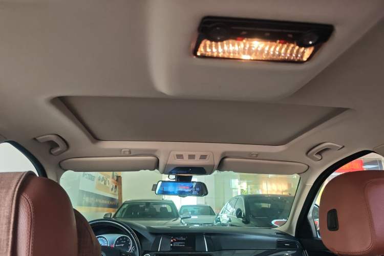 Used BMW 5 Series 2014 520Li Elegant Model
