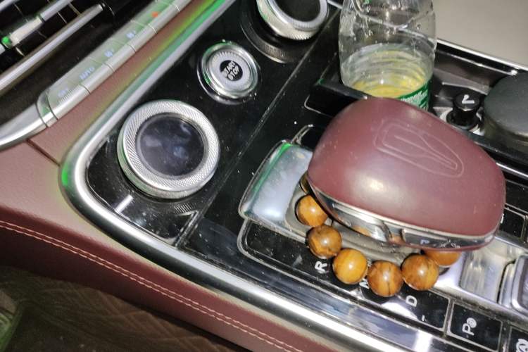 Used Hongqi H9 2020 2.0T Smart Connect Flagship Edition Gear Lever