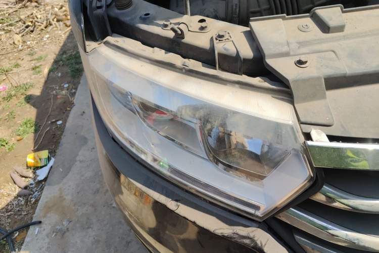 Used JAC Refine M3 2016 IKEA Edition 1.6L Luxury Smart Model Right Front Headlight