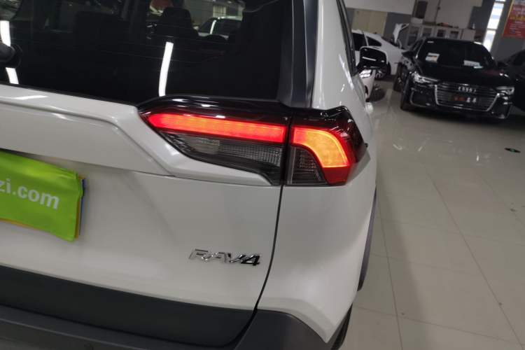 Used Toyota RAV4 2020 2.0L CVT Two-Wheel Drive Fashion PLUS Edition Right Rear Taillight