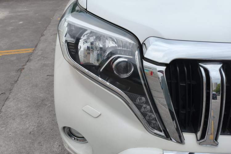 Used Toyota Prado 2014 2.7L Automatic 7-Seater U.S.-Spec Version Right Front Headlight