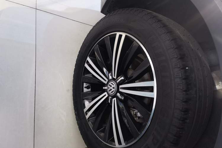 Used Volkswagen Tiguan L 2019 330TSI Automatic Two-Wheel Drive Panoramic Comfort Edition China V Standard