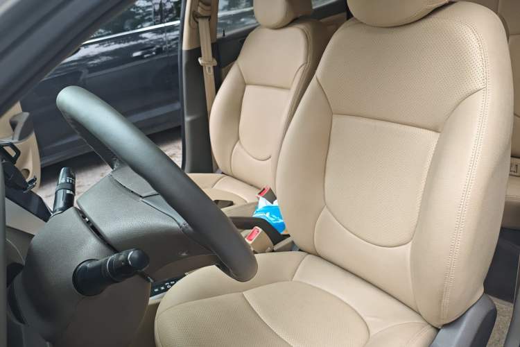 Used Hyundai Verna (older generation) 2010 Sedan 1.4L Automatic Comfort Model GS Left Front Seat