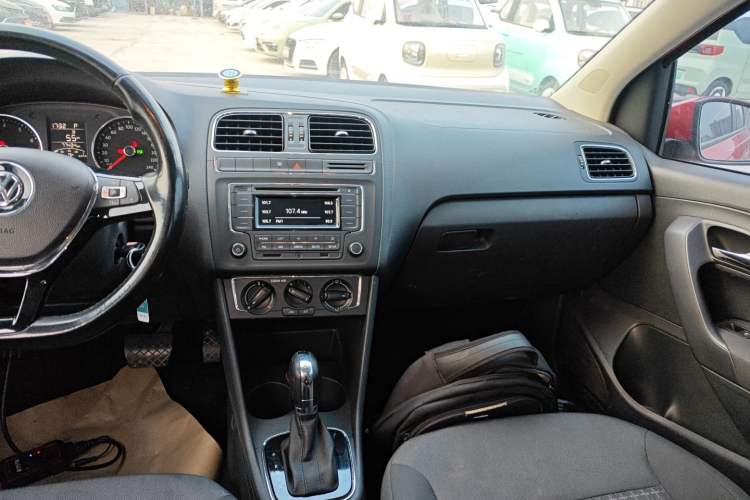 Used Volkswagen Polo 2016 1.6L Automatic Comfort Model
