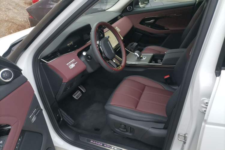 Used Land Rover Range Evoque 2024 Aurora L 249 PS Prestige Light-Chasing Edition
