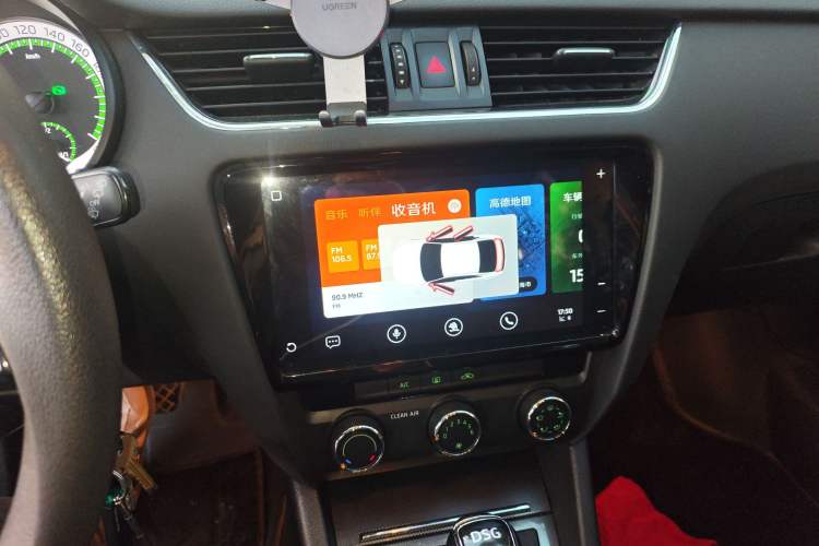 Used Skoda Octavia 2019 TSI280 DSG Luxury Edition Station Wagon China VI Standard Audio And AC Panel