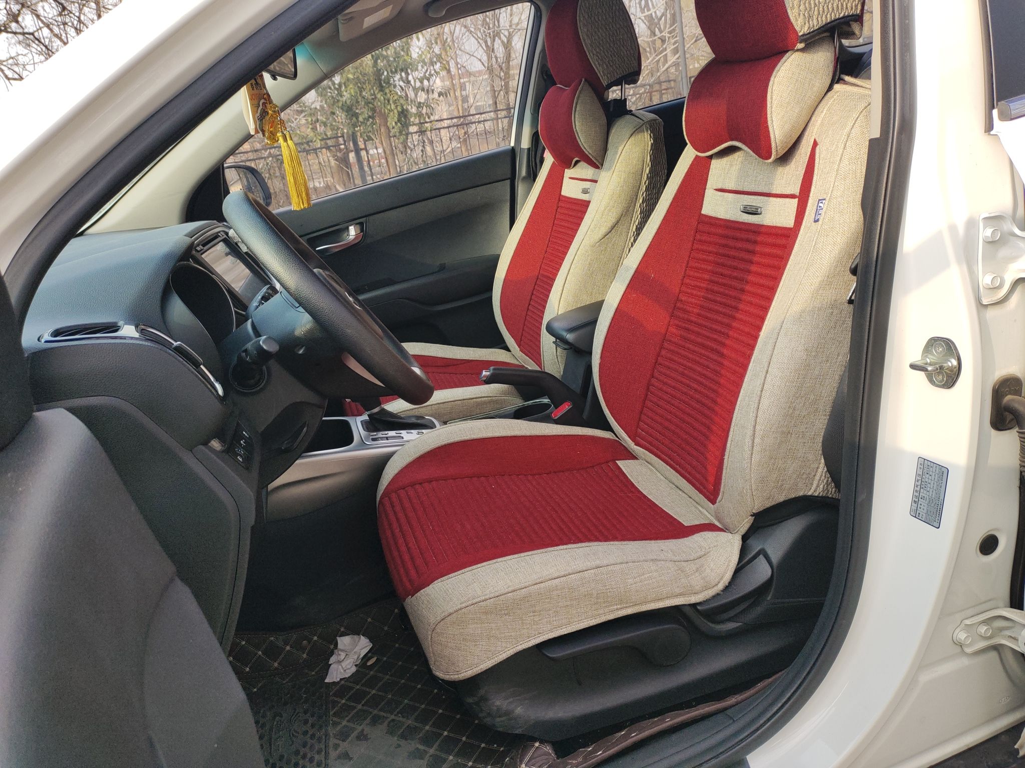 Переднее сиденье в автомобиле