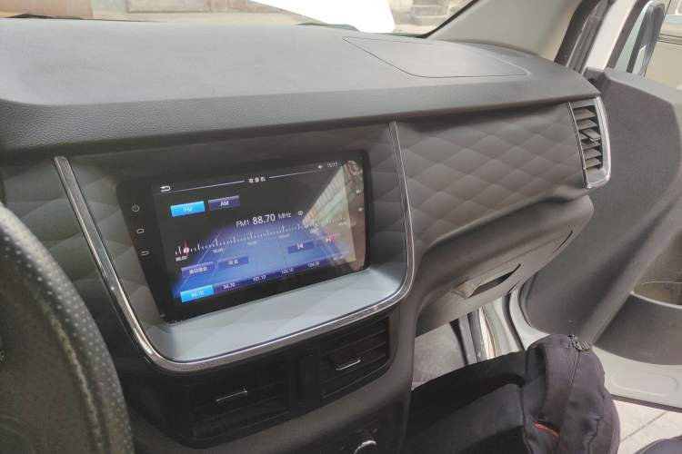 Used Jinbei Gold Hiace 2021 1.5L Passenger Van Travel Lion 6-Seater
