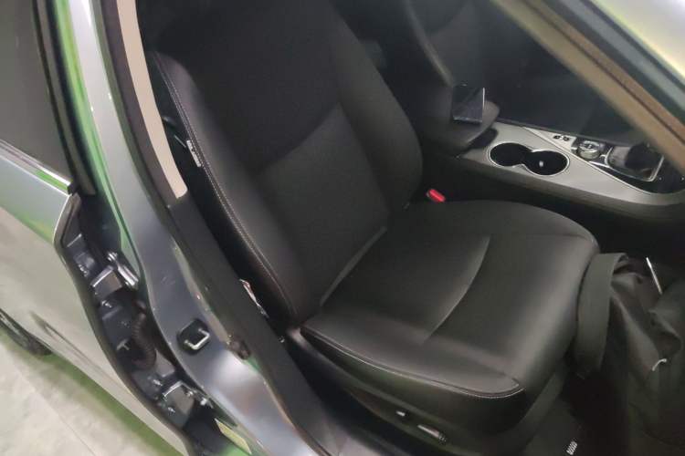 Used Infiniti Q50 2014 3.7L Comfort Edition Right Front Seat