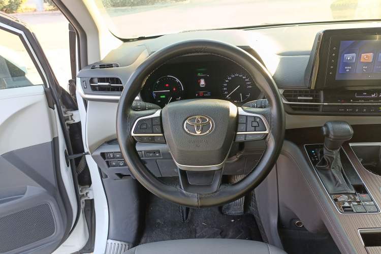 Used Toyota Granvia 2023 2.5L Hybrid Comfort Edition

