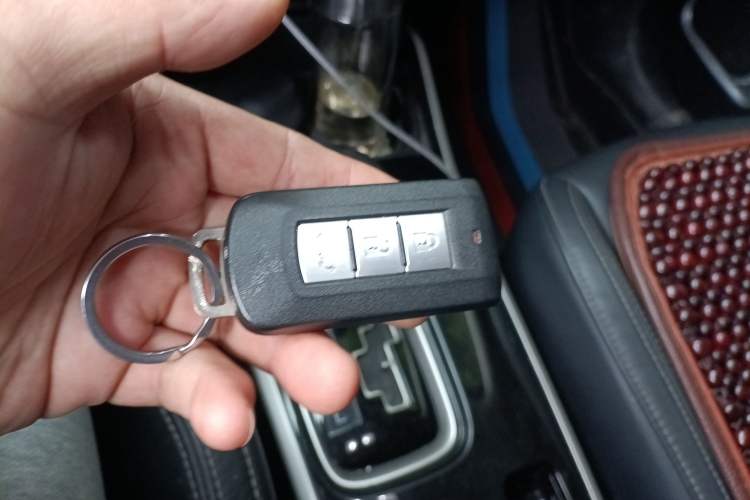 Used Mitsubishi Outlander 2019 2.4L 4x4 Zhi Xiang Edition 7 Seats China V Emission Standard