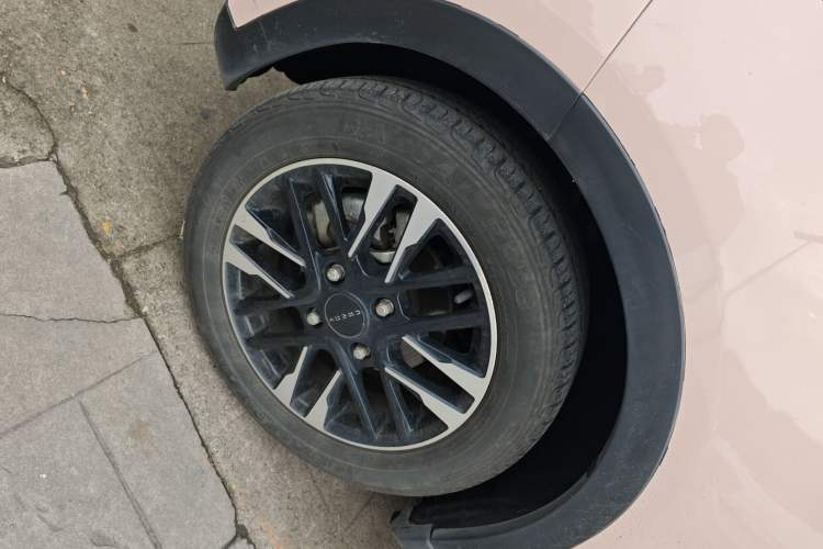 Used Chery QQ Little Ant 2022 Sweet Pink Edition Half-Sugar Version 3-Cell Lithium 30kW 301km Left Front Wheel Hub