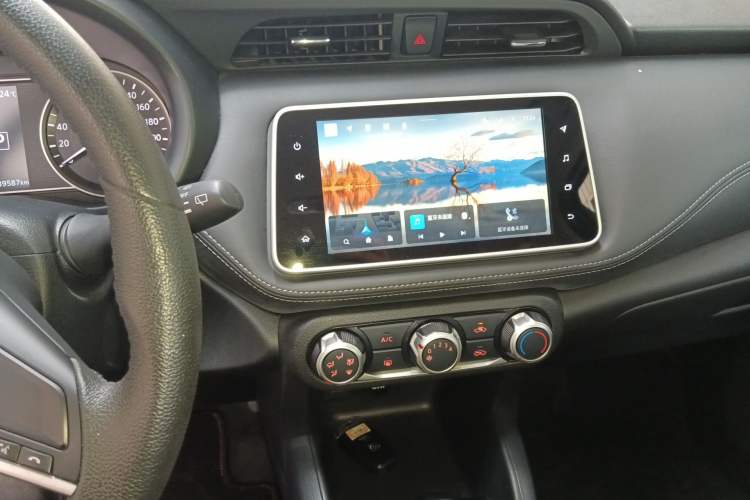 Used Nissan Kicks 2021 1.5L XV CVT Smart Connect Luxury Edition Audio And AC Panel