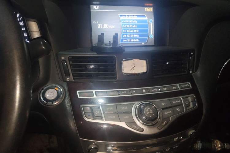 Used Infiniti M Series 2011 M25 Luxury Model Audio And AC Panel