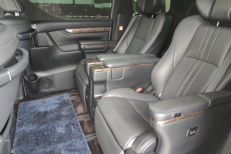 Used Toyota Vellfire 2021 Crown Dual-Engine 2.5L HV Prestige Edition Left Rear Seat