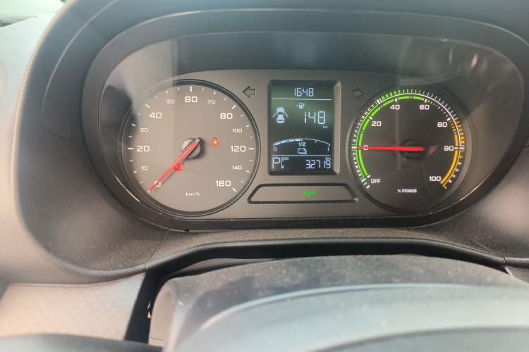 Used Roewe Clever 2022 311km QiQi BoBo Edition Odometer Close Up