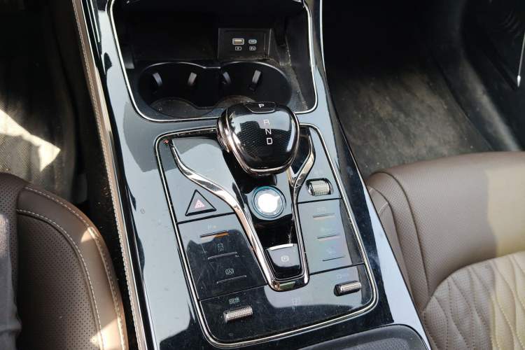 Used BYD Han 2024 EV Glory Edition 506KM Front-Wheel-Drive Premium Model Gear Lever